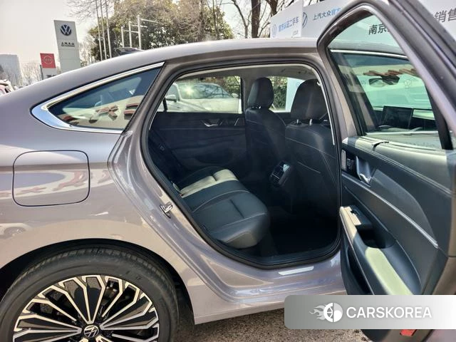 Volkswagen Passat 2024 Другой из Китая, фото 2