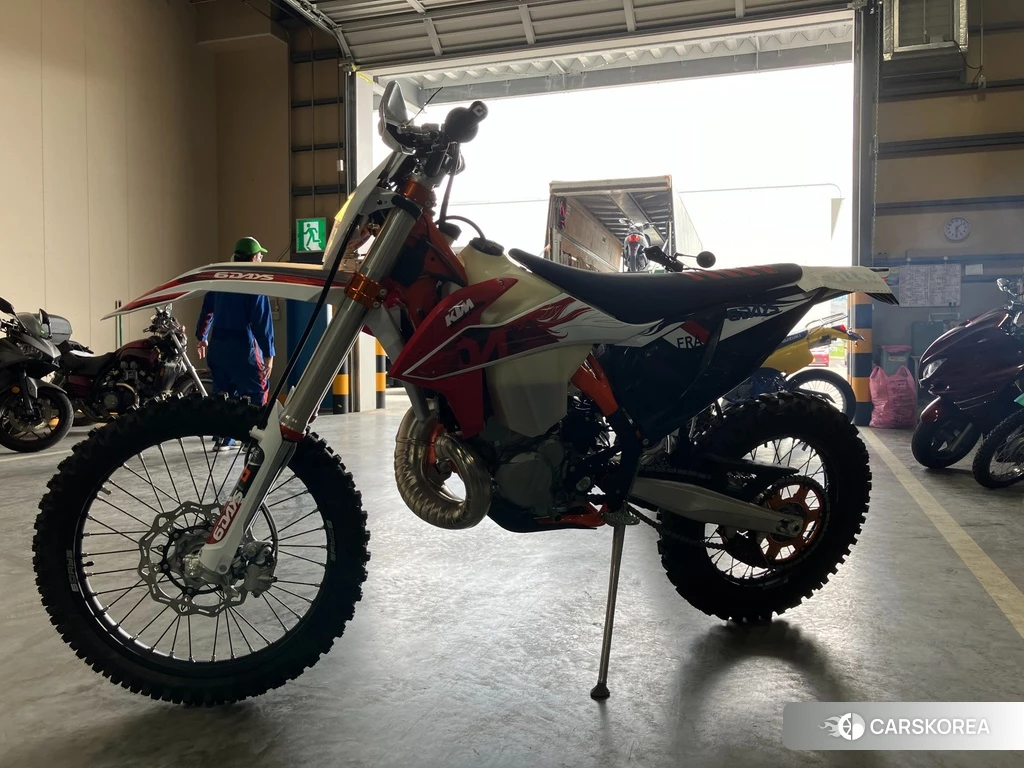 Проданный KTM 250EXC SIXDAYS TPI 2023 из Японии, фото 2