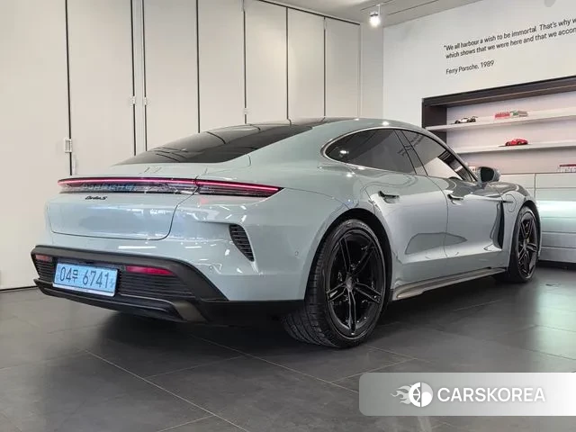 Porsche Taycan 2025 Небесно-голубой из Кореи, фото 4