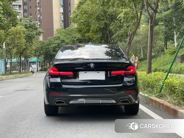 BMW 5 series 2022 Черный из Китая, фото 2
