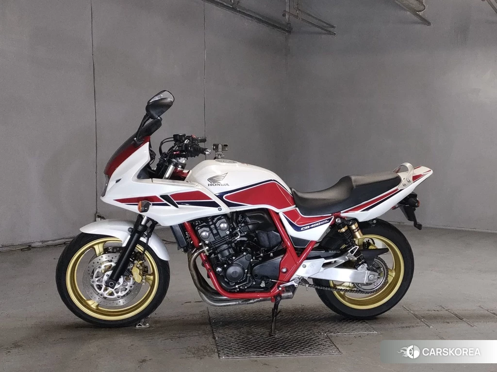 Проданный Honda CB400SF BOLDOR 2011 из Японии, фото 2