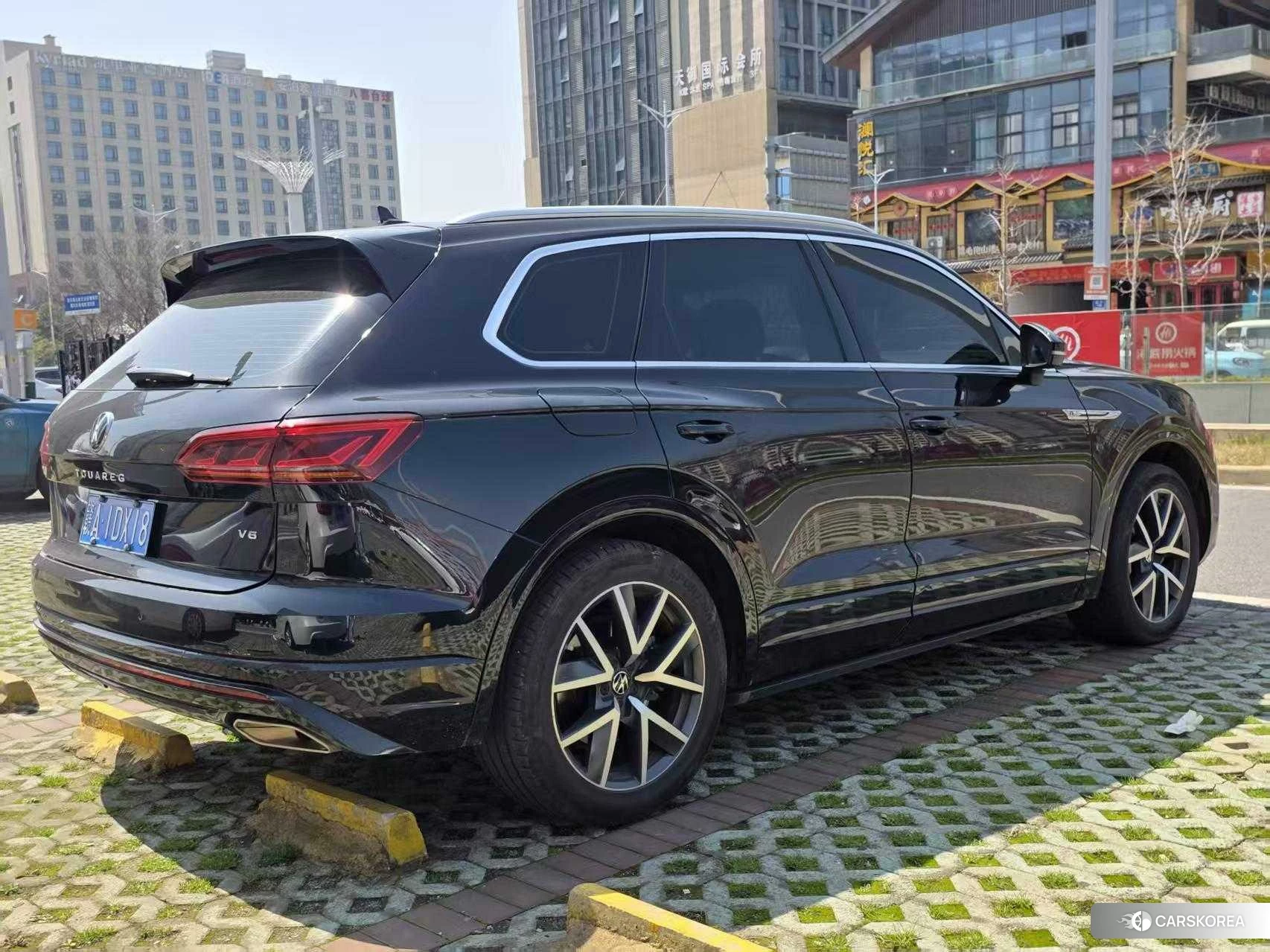 Volkswagen Touareg 2020 Черный из Китая, фото 3