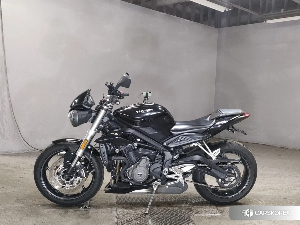 Проданный Triumph STREET TRIPLE 765 S 2017 из Японии, фото 2