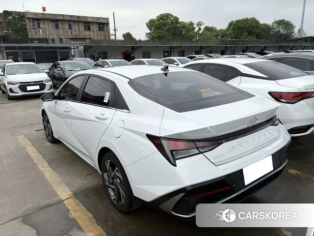 Hyundai Elantra 2023 Белый из Китая, фото 3