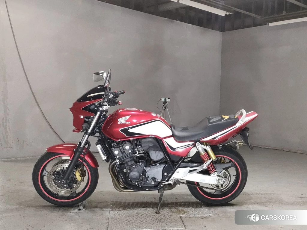 Проданный Honda CB400SF 2011 из Японии