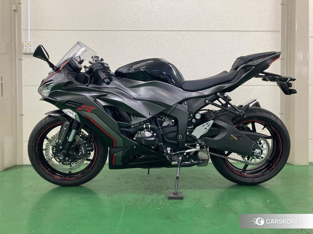 Проданный Kawasaki NINJA ZX-6R 2023 из Японии, фото 2