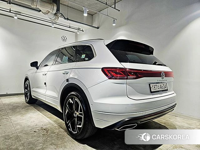 Volkswagen Touareg 3rd generation 2024 Белый из Кореи, фото 6