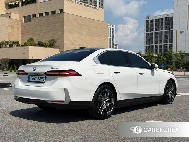 BMW 5 Series (G60) 2025 Белый из Кореи, фото 5