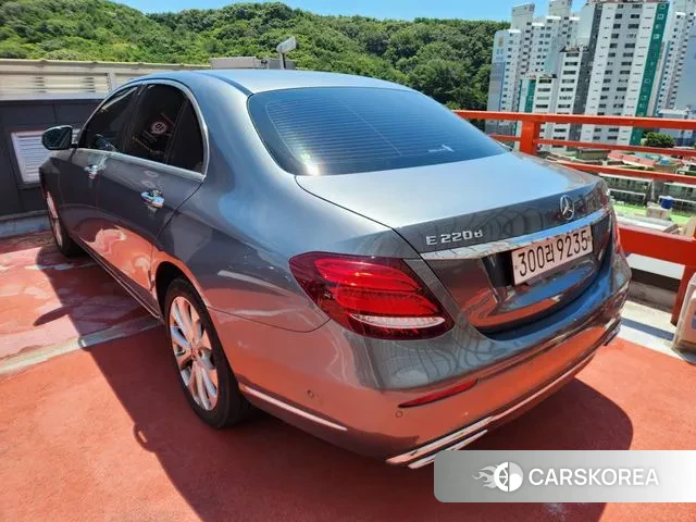 Mercedes-Benz E-Class W213 2019 Серый из Кореи, фото 2