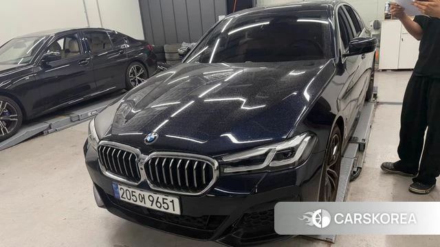 BMW 5 Series (G30) 2023 Черный из Кореи, фото 2