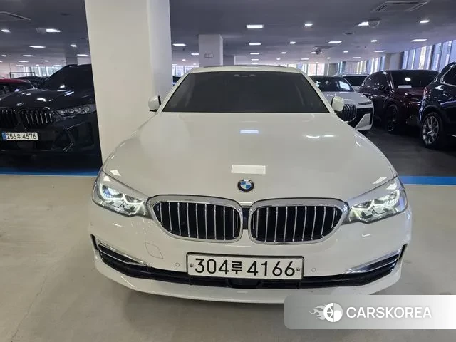 BMW 5 Series (G30) 2019 Белый из Кореи, фото 2