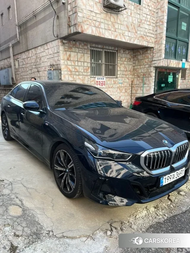 BMW 5 Series (G60) 2025 Черный из Кореи, фото 2