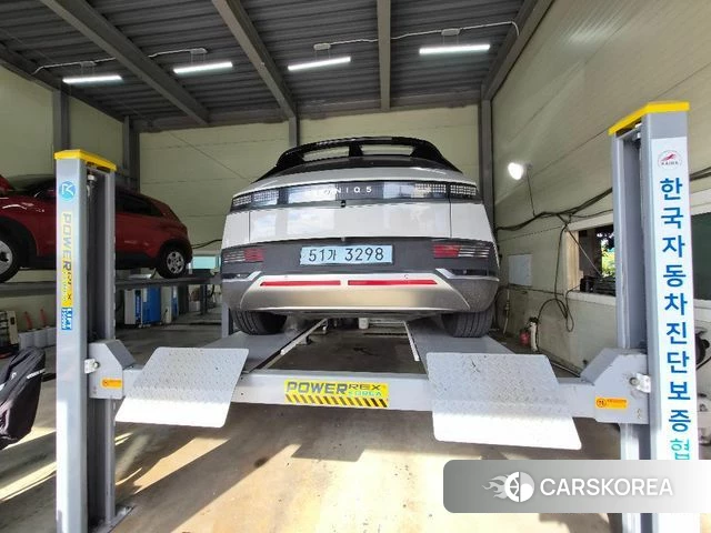Hyundai Ionic 5 2022 Серебристо-серый из Кореи, фото 2