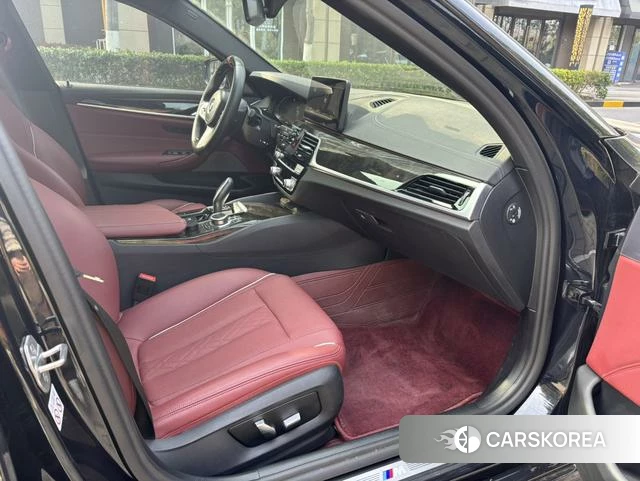 BMW 5 series 2022 Черный из Китая, фото 3