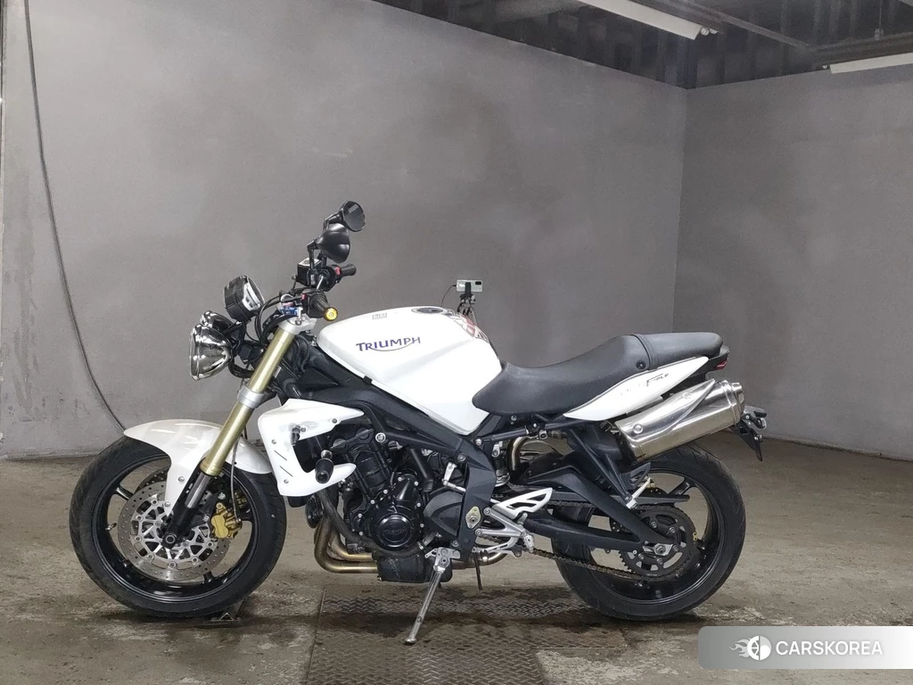 Проданный Triumph STREET TRIPLE 2010 из Японии, фото 2