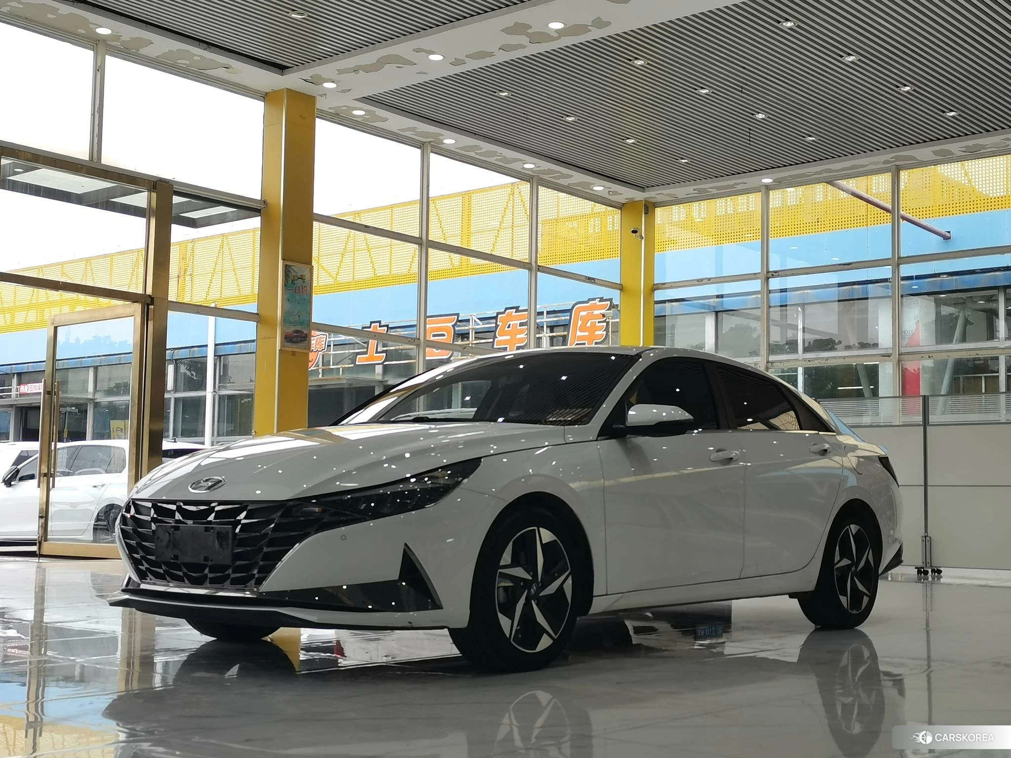 Hyundai Elantra 2022 Белый из Китая, фото 5