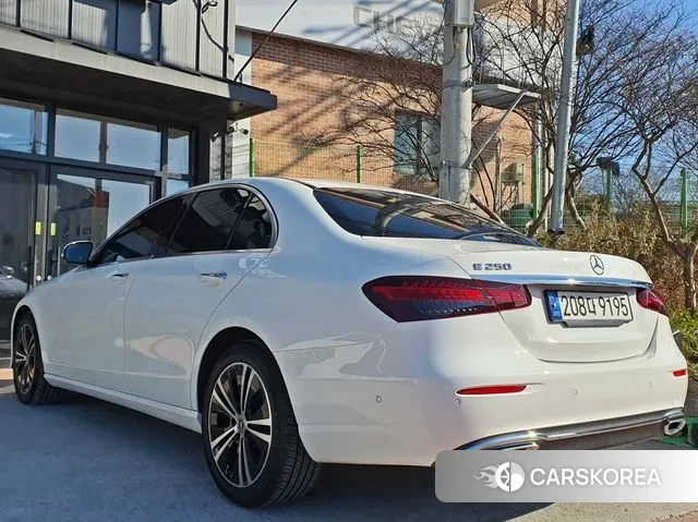 Mercedes-Benz E-Class W213 2022 Белый из Кореи, фото 5