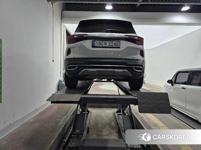 Kia Seltos 2022 Белый из Кореи, фото 2