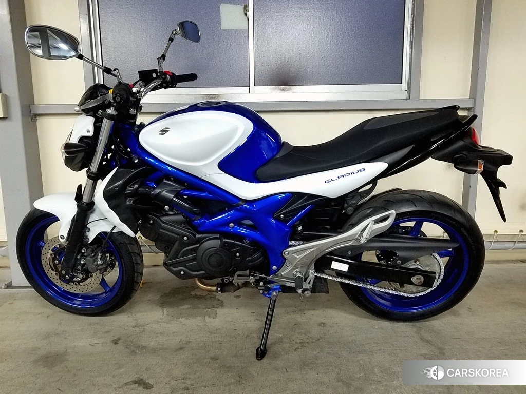 Проданный Suzuki GLADIUS 400 ABS 2012 из Японии
