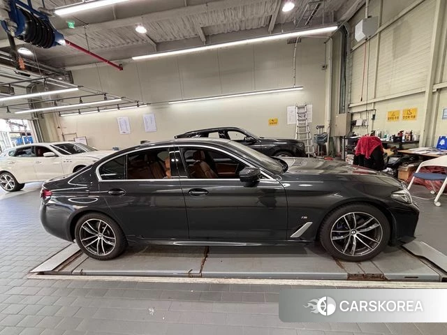 BMW 5 Series (G30) 2021 Серый из Кореи, фото 2