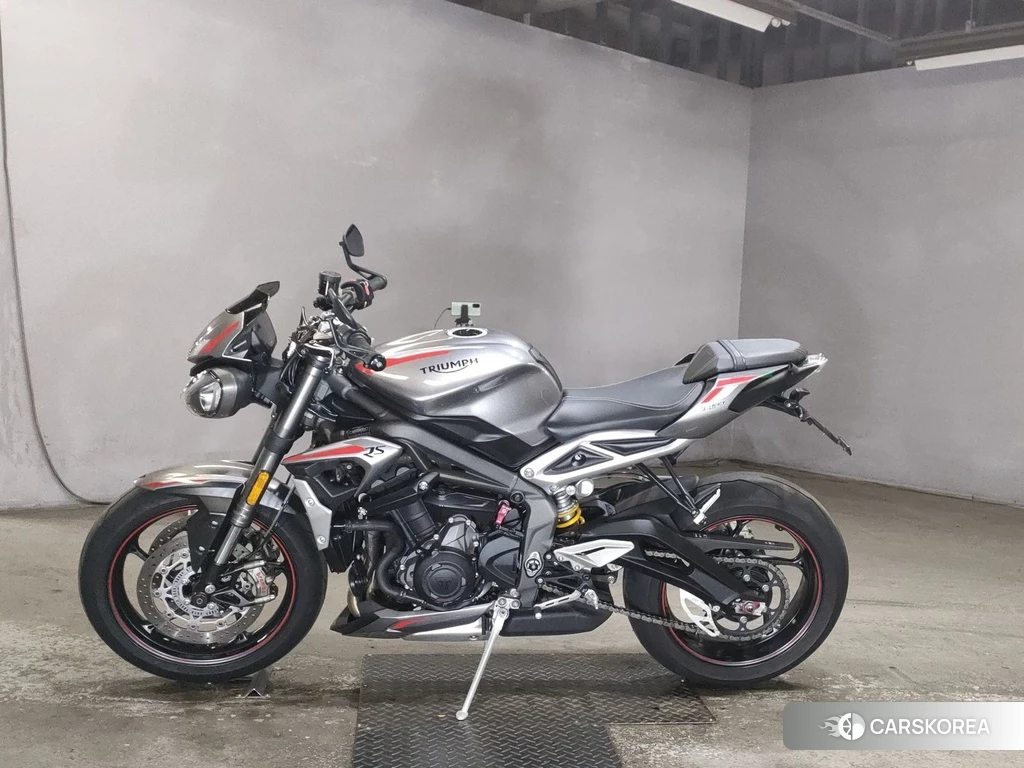 Проданный Triumph STREET TRIPLE 765 RS 2021 из Японии, фото 2