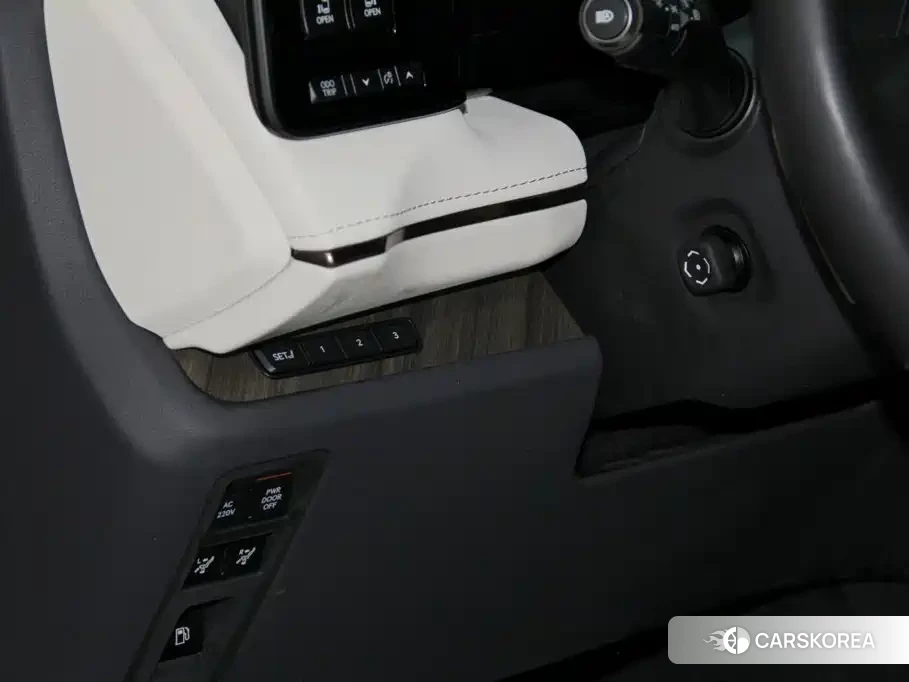 Lexus LM id 4654456 из Китая 12