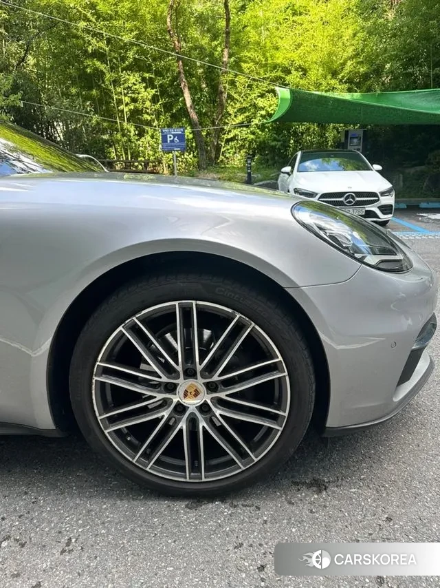 Porsche Panamera (971) 2018 Серебряный из Кореи, фото 2