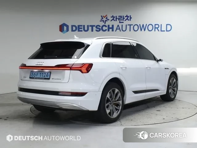 Audi e-Tron 2021 Белый из Кореи, фото 2