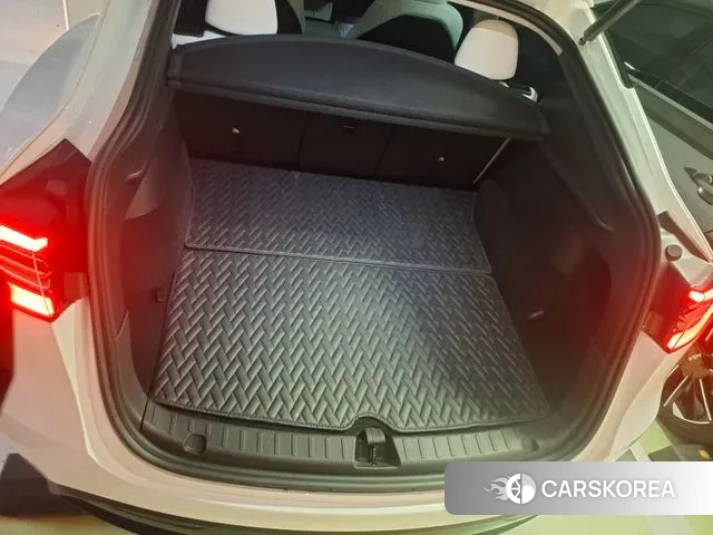 Tesla Model Y 2023 Белый из Кореи, фото 2