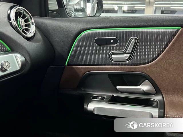Mercedes-Benz GLB 2021 Белый из Китая, фото 2