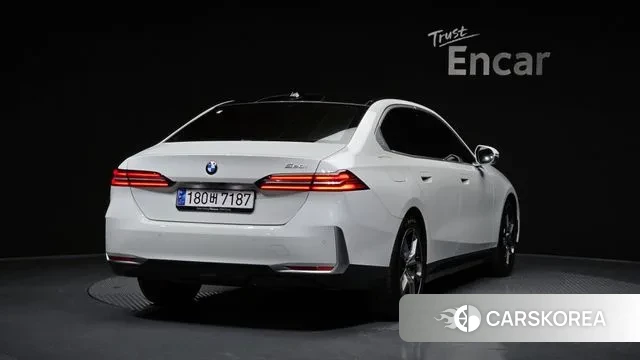 BMW 5 Series (G60) id 3610084 из Кореи 12