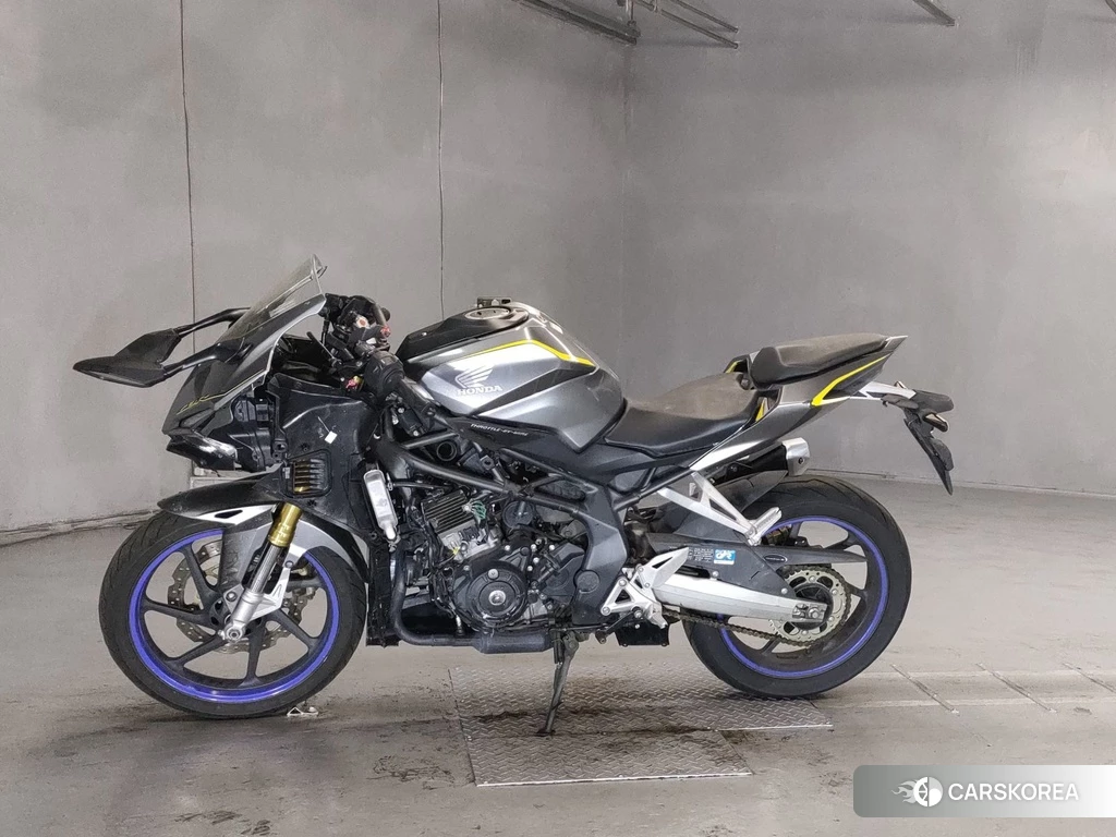 Проданный Honda CBR250RR 2017 из Японии