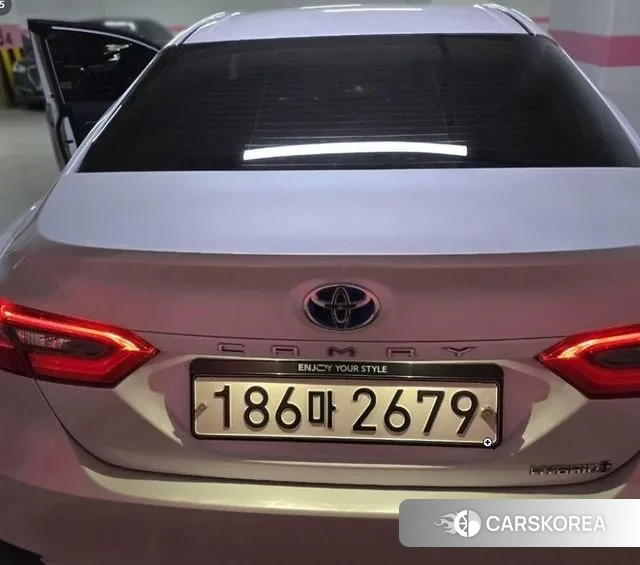 Toyota Camry (XV70) 2021 Белый из Кореи, фото 2