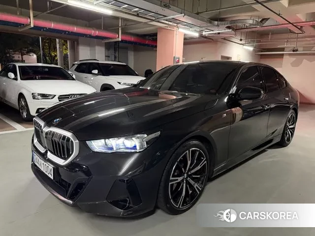 BMW 5 Series (G60) 2025 Черный из Кореи, фото 5