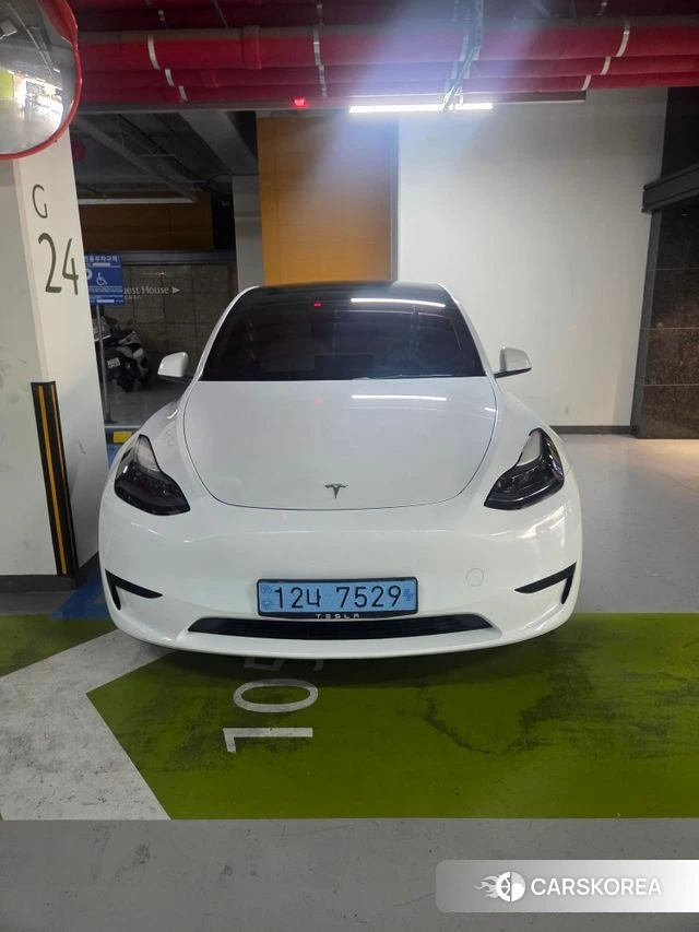 Tesla Model Y 2023 Белый из Кореи, фото 2