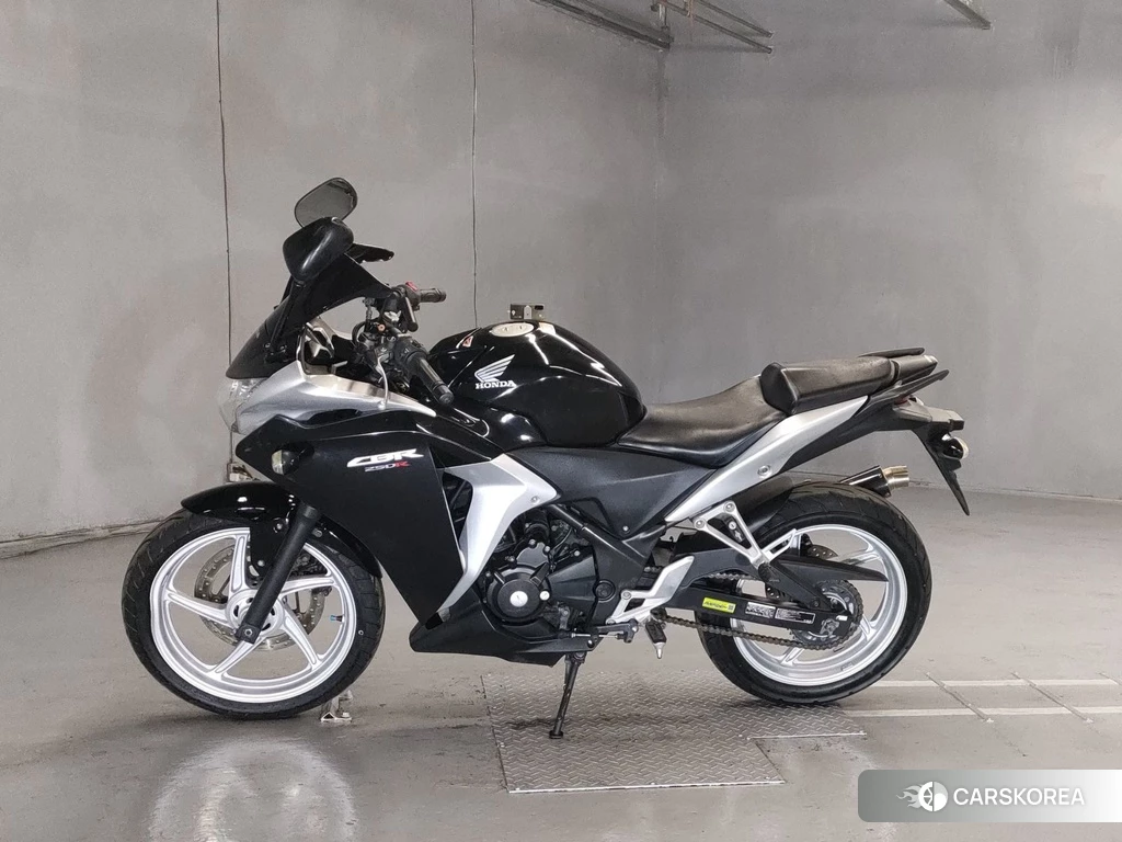 Проданный Honda CBR250R 2011 из Японии