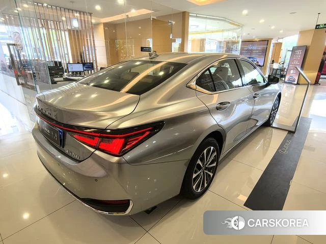 Lexus ES 2026 Шампань из Китая, фото 2
