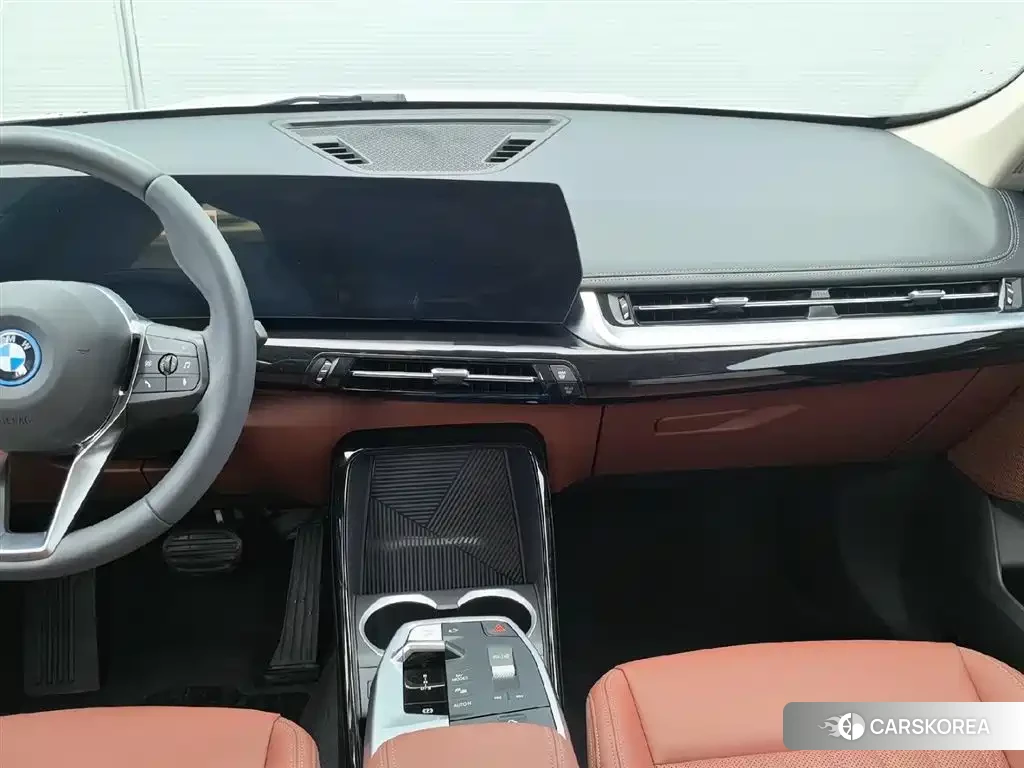 BMW iX1 2025 Белый из Китая, фото 2