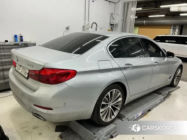 BMW 5 Series (G30) 2018 Серебряный из Кореи, фото 2
