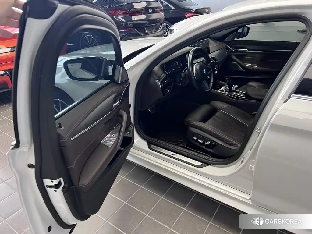 BMW 5 series 2022 Белый из Китая, фото 3