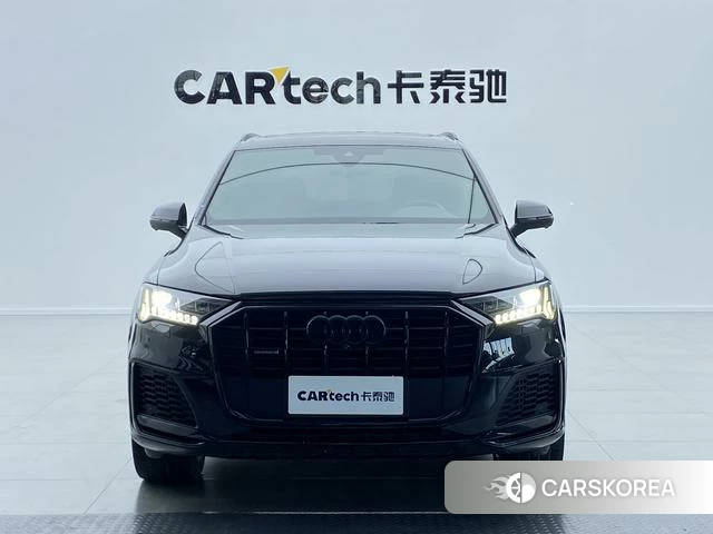 Audi Q7 2022 Черный из Китая, фото 5