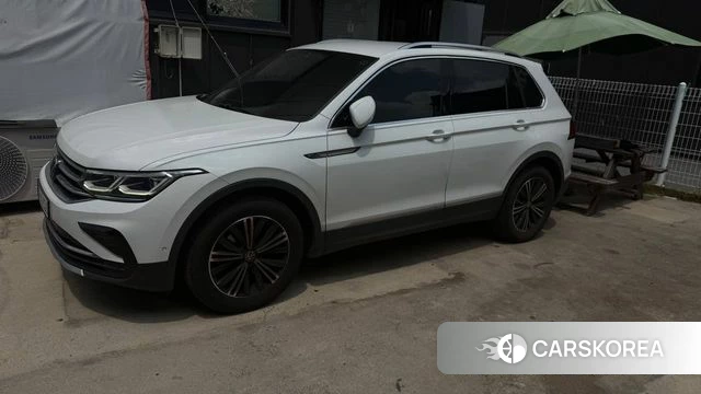 Volkswagen Tiguan second Generation 2023 Белый из Кореи, фото 2