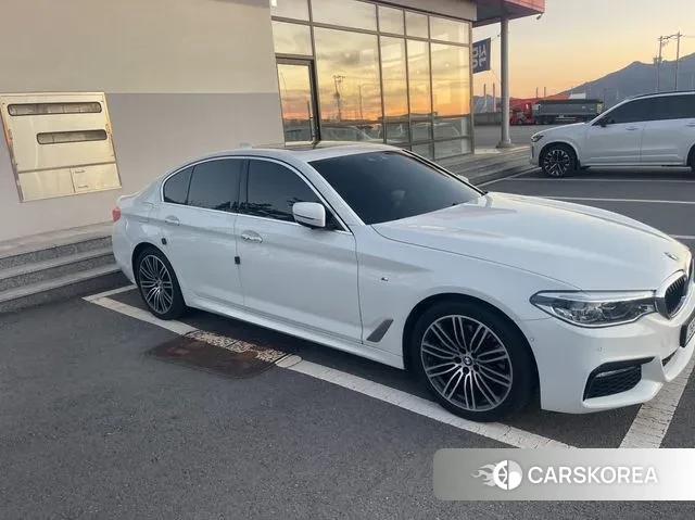 BMW 5 Series (G30) 2018 Белый из Кореи, фото 2