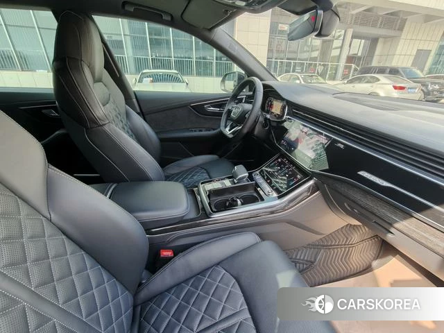 Audi Q8 2021 Черный из Китая, фото 2