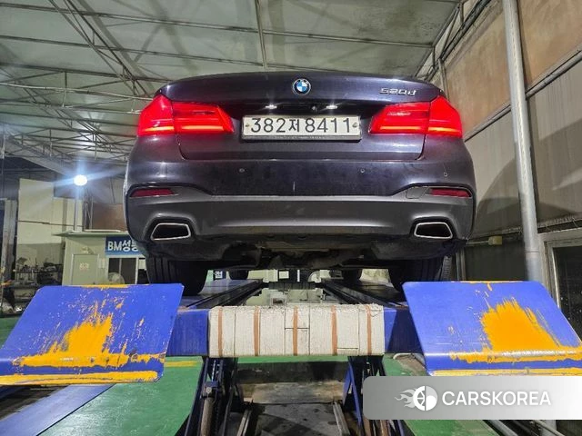 BMW 5 Series (G30) 2019 Черный из Кореи, фото 2