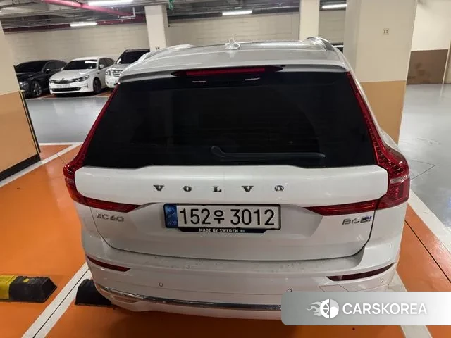 Volvo XC60 second Generation 2022 Белый из Кореи, фото 2