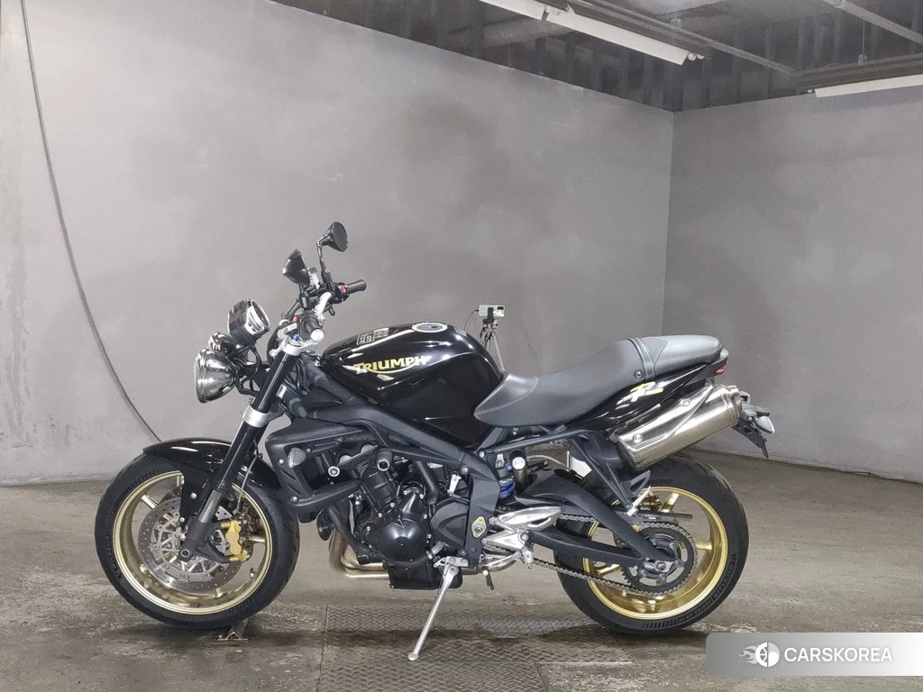 Проданный Triumph STREET TRIPLE R 2010 из Японии, фото 2