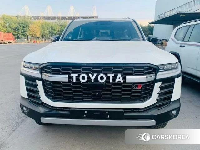 Toyota Land Cruiser (imported) 2024 Белый из Китая, фото 2