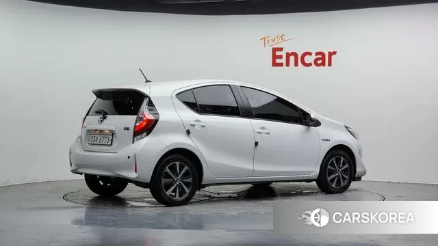 Toyota Prius C id 3034222 из Кореи 12