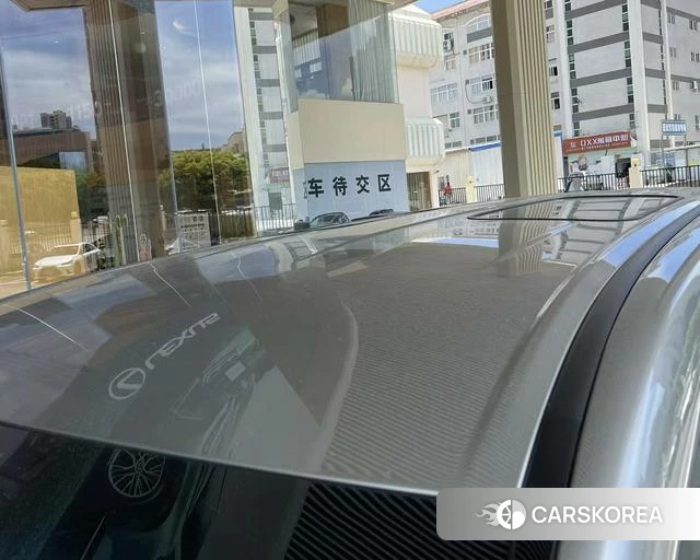 Lexus LM 2024 Серебристо-серый из Китая, фото 4